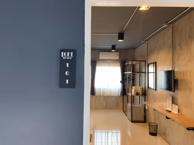 Standard Double Room (Please show Staff ID Card on check in date)