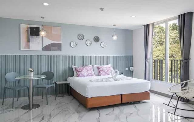 Honeymoon Suite