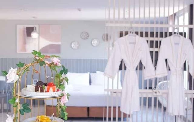 Honeymoon Suite