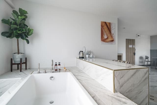 Honeymoon Suite