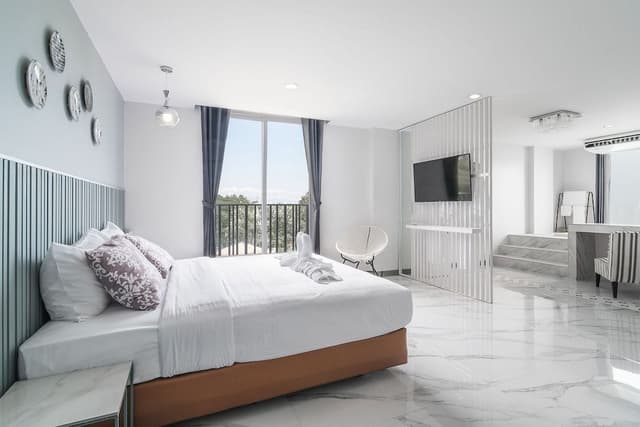 Honeymoon Suite