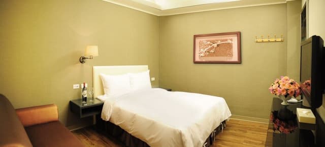 Luxury Double Room (No Window or Window Room)