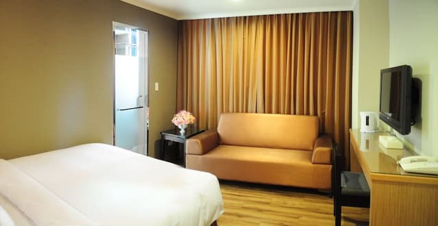 Luxury Double Room (No Window or Window Room)