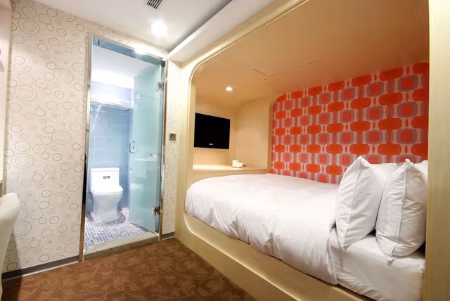 Double Room, No Windows