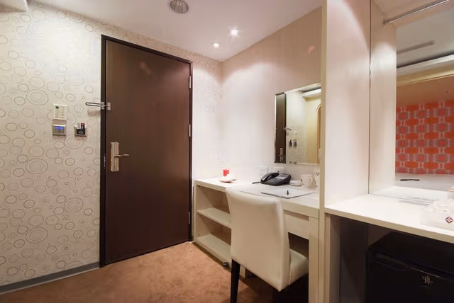 Double Room, No Windows
