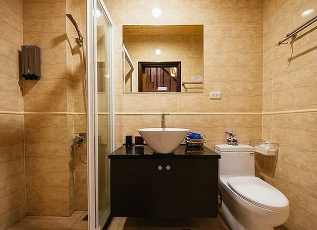 Basic Shared Dormitory, Mixed Dorm, Shared Bathroom
