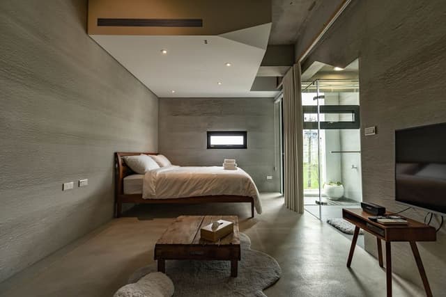 Double Room (202)