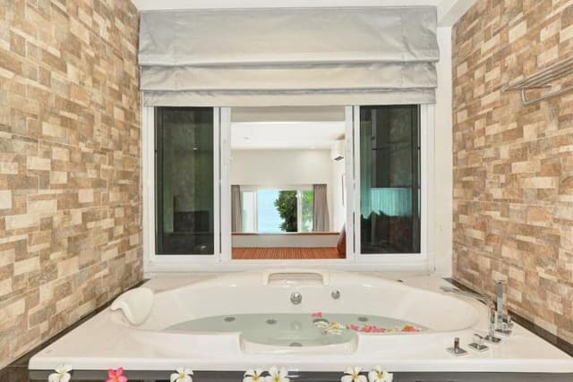 Beachfront Suite