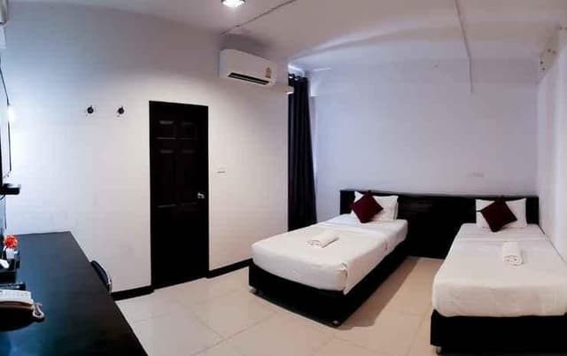 Deluxe 2 Single Bed