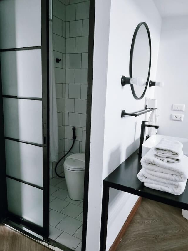 Chimpanzee Bathpod Double bed and Bathtup