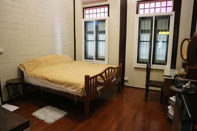 Luxury Room (Luang Phisit Kraiyakorn Building)