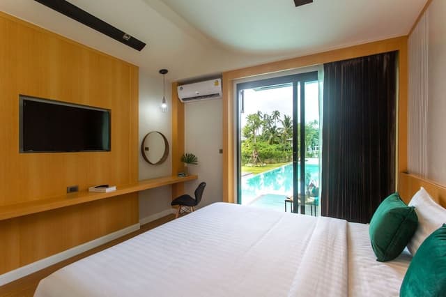 Superior Double Pool Access