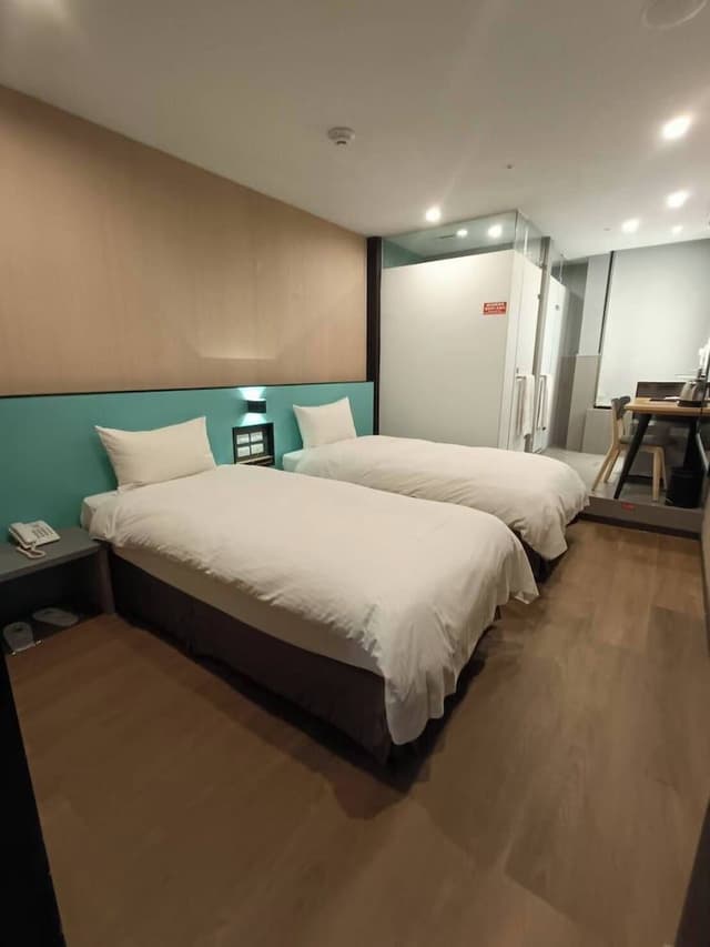 Business Twin Room (With Window)