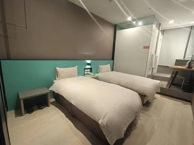 Business Twin Room (With Window)