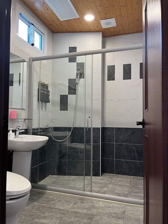 Economy Double Room, 1 Queen Bed