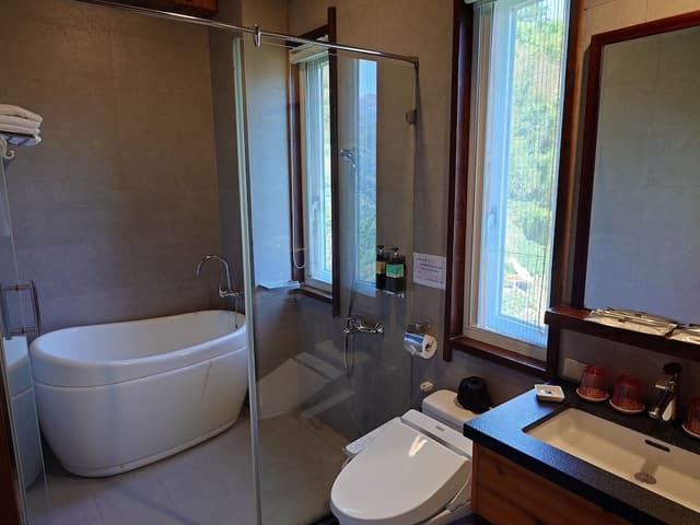 Signature Quadruple Room, 2 Queen Beds, Balcony, Mountain View (Bamboo)