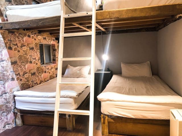 Family Room, Private Bathroom (101)
