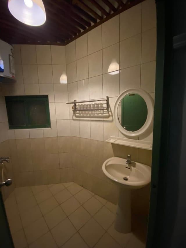 Family Room, Private Bathroom (101)