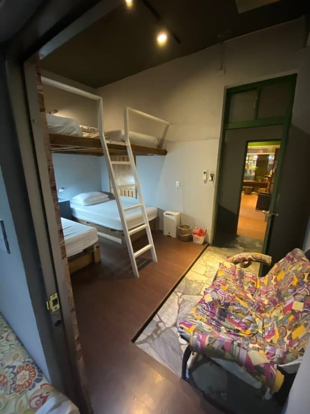 Family Room, Private Bathroom (101)