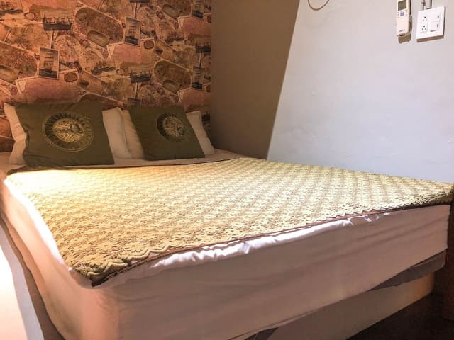 Family Room, Private Bathroom (101)