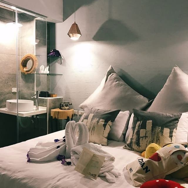 Deluxe Double Room (2)