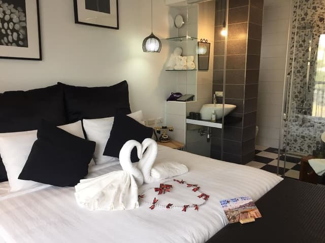 Deluxe Double Room (1)