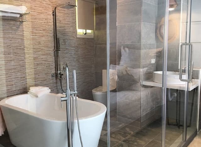 Deluxe Double Room (2)