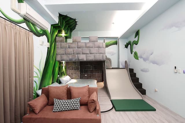Family Room (6-Person)