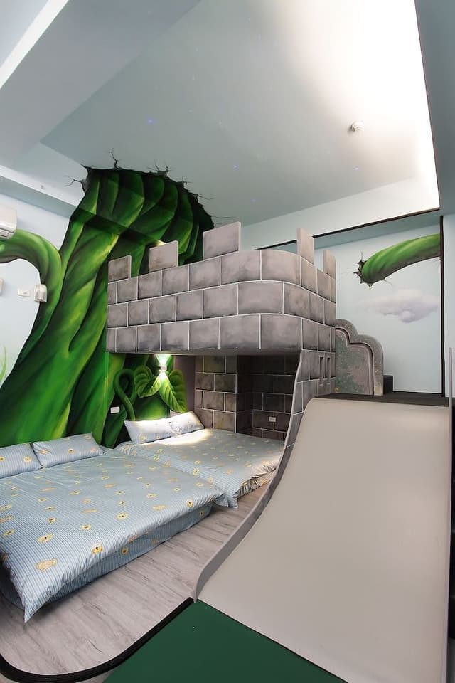 Family Room (6-Person)