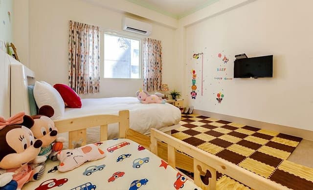 Family Room (1 Double Bed + 1 Child Bed)