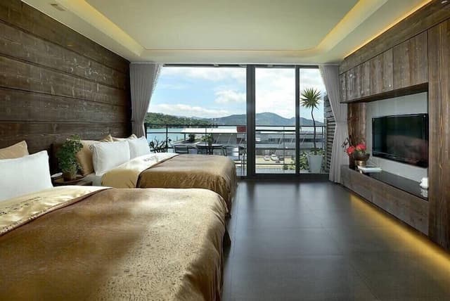 Quadruple Room, Lake View