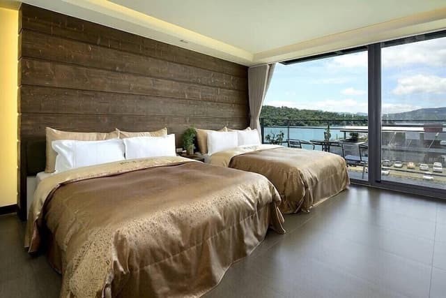 Quadruple Room, Lake View