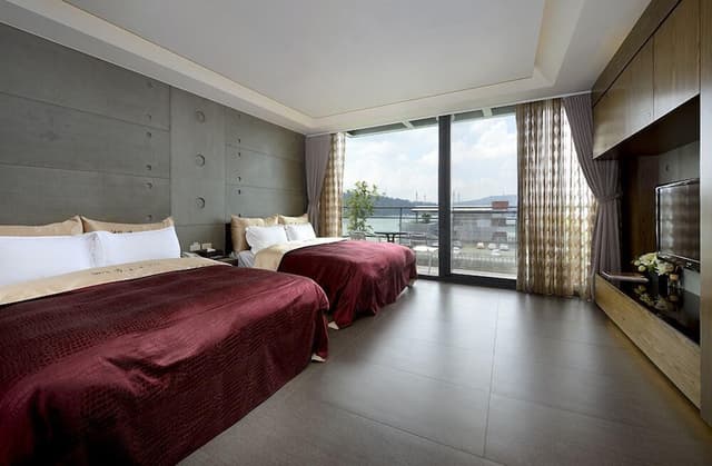 Quadruple Room, Lake View