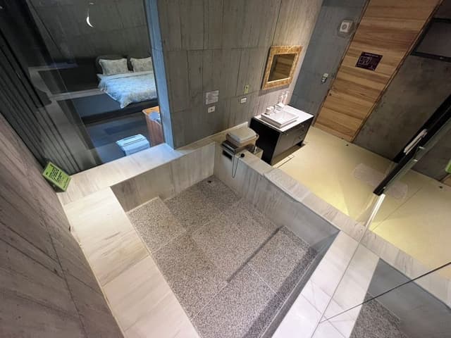 Deluxe Double Room, Bathtub