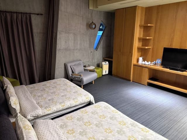 Economy Quadruple Room, Ensuite, Corner