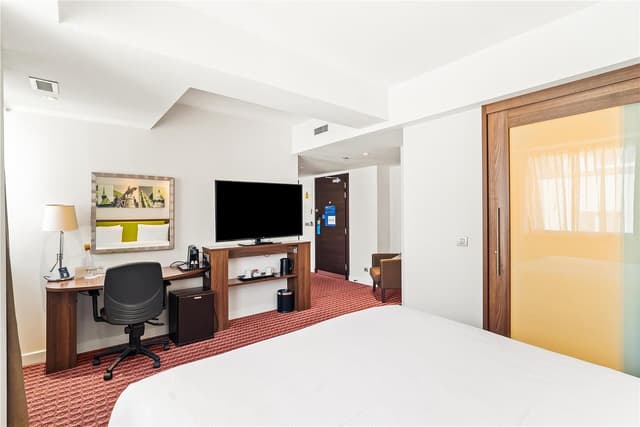 QUEEN DELUXE ROOM WITH SOFA BED - NS