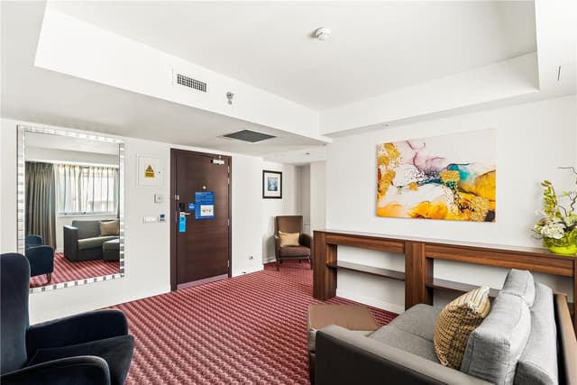 QUEEN DELUXE ROOM WITH SOFA BED - NS