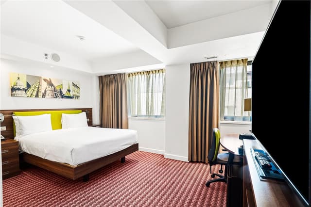QUEEN DELUXE ROOM WITH SOFA BED - NS