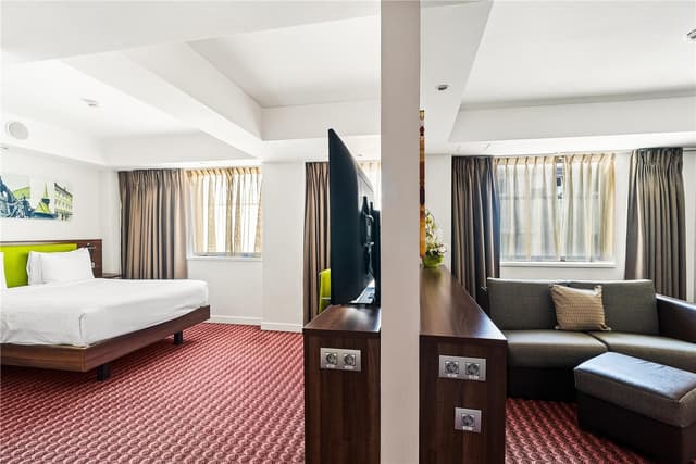 QUEEN DELUXE ROOM WITH SOFA BED - NS