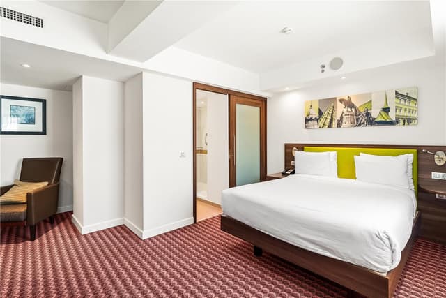 QUEEN DELUXE ROOM WITH SOFA BED - NS