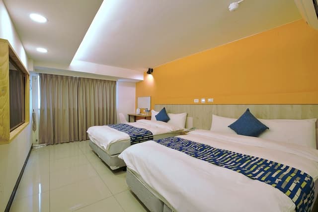 Standard Quadruple Room, City View