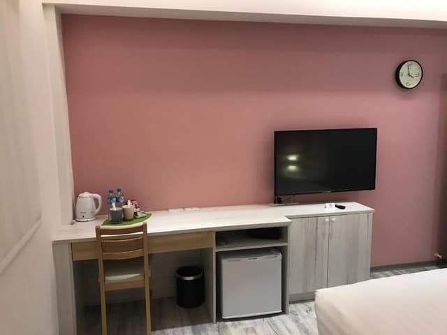Double Room (Dark Pink)