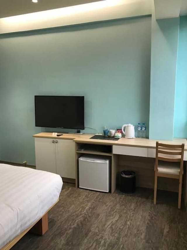 Double Room (Blue)
