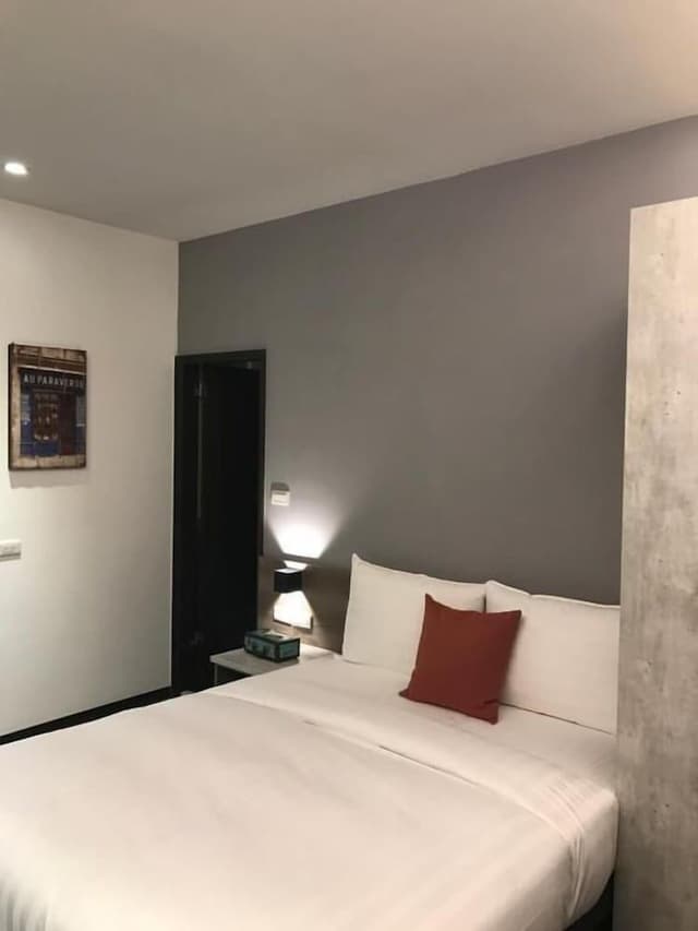 Double Room (Gray)