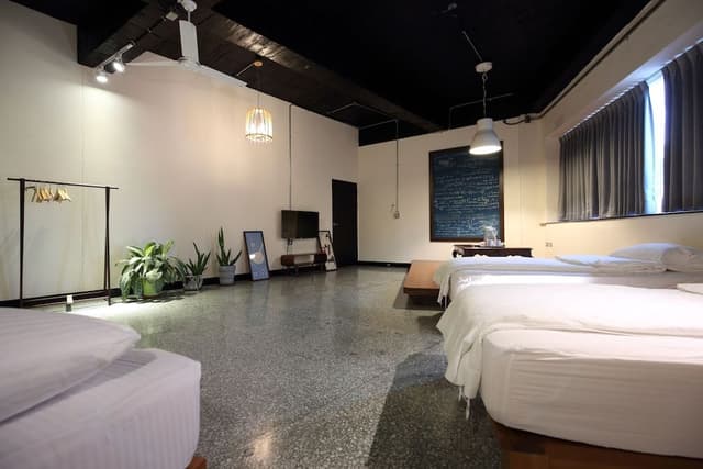 Gallery Room, Multiple Beds