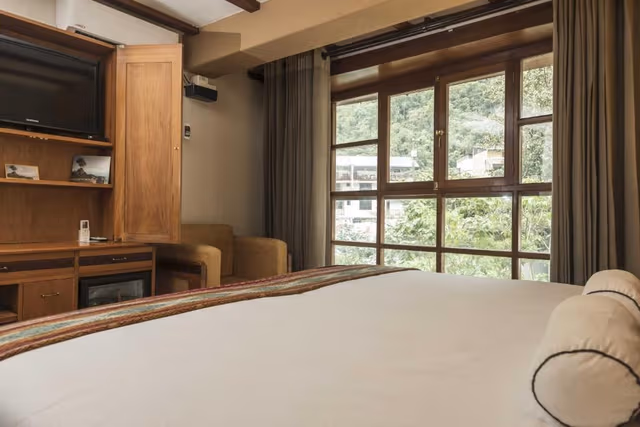 Superior Queen Room - City View