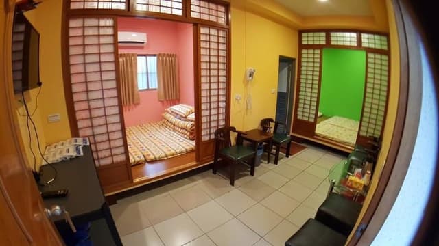 Family Suite (9 pax)