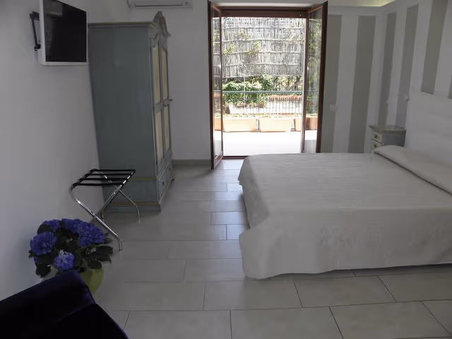 Superior Triple Room, 1 Bedroom, Terrace, City View