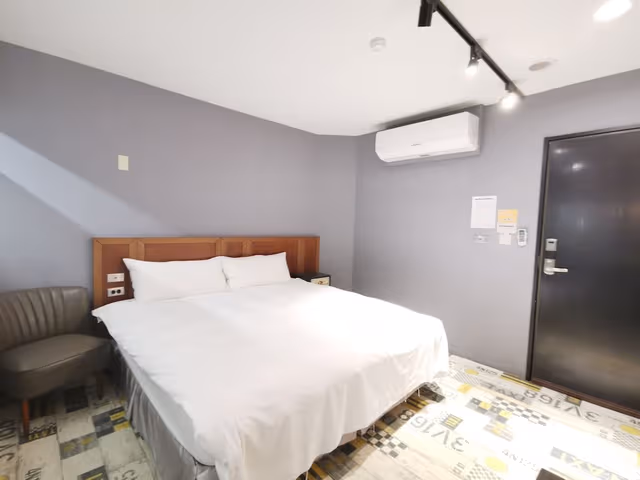 Economy Double Room, No Windows (Local Resident Only)