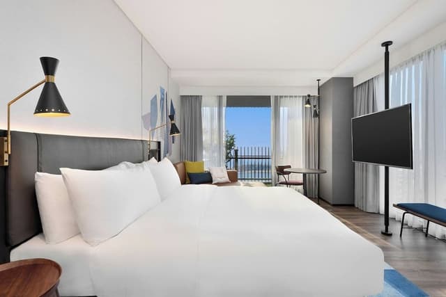 Room, 1 King Bed, Garden View, Corner